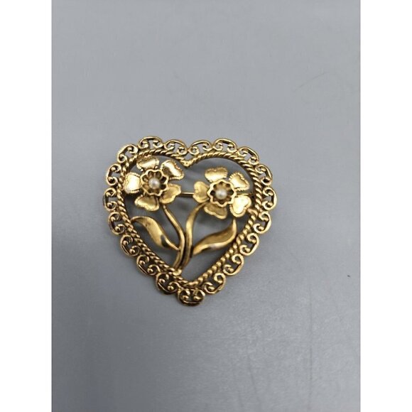 P12 Beautiful Gold Toned Heart Seed Pearl Floral Pin Brooch - Picture 1 of 3